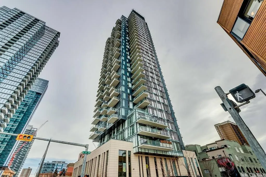 Downtown Calgary Tower View Apartment