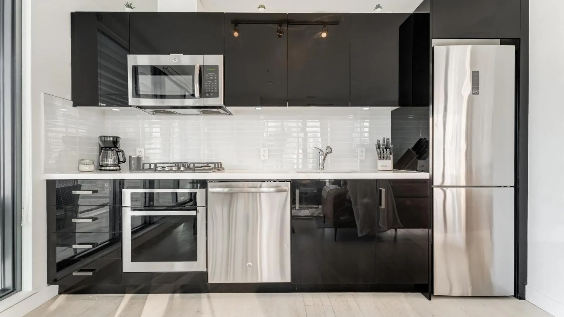 Downtown Calgary Tower View Apartment Canada